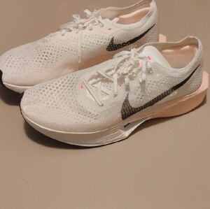 NEW Nike Vaporfly 3 Mens Size 9 White Pink and Black Athletic Shoes Performance